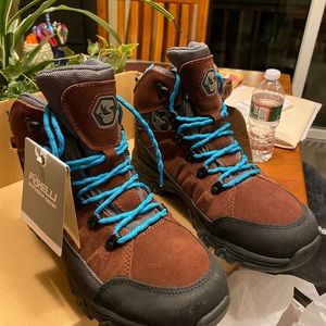 Women Hiking Boots Size 10 Foxelli NEW, with tags.